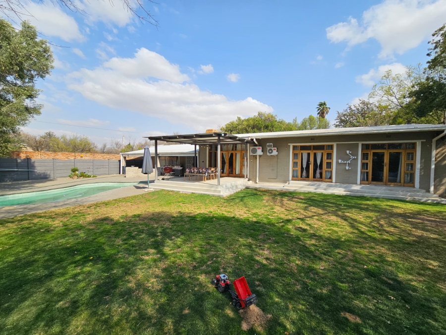 4 Bedroom Property for Sale in Jim Fouchepark Free State